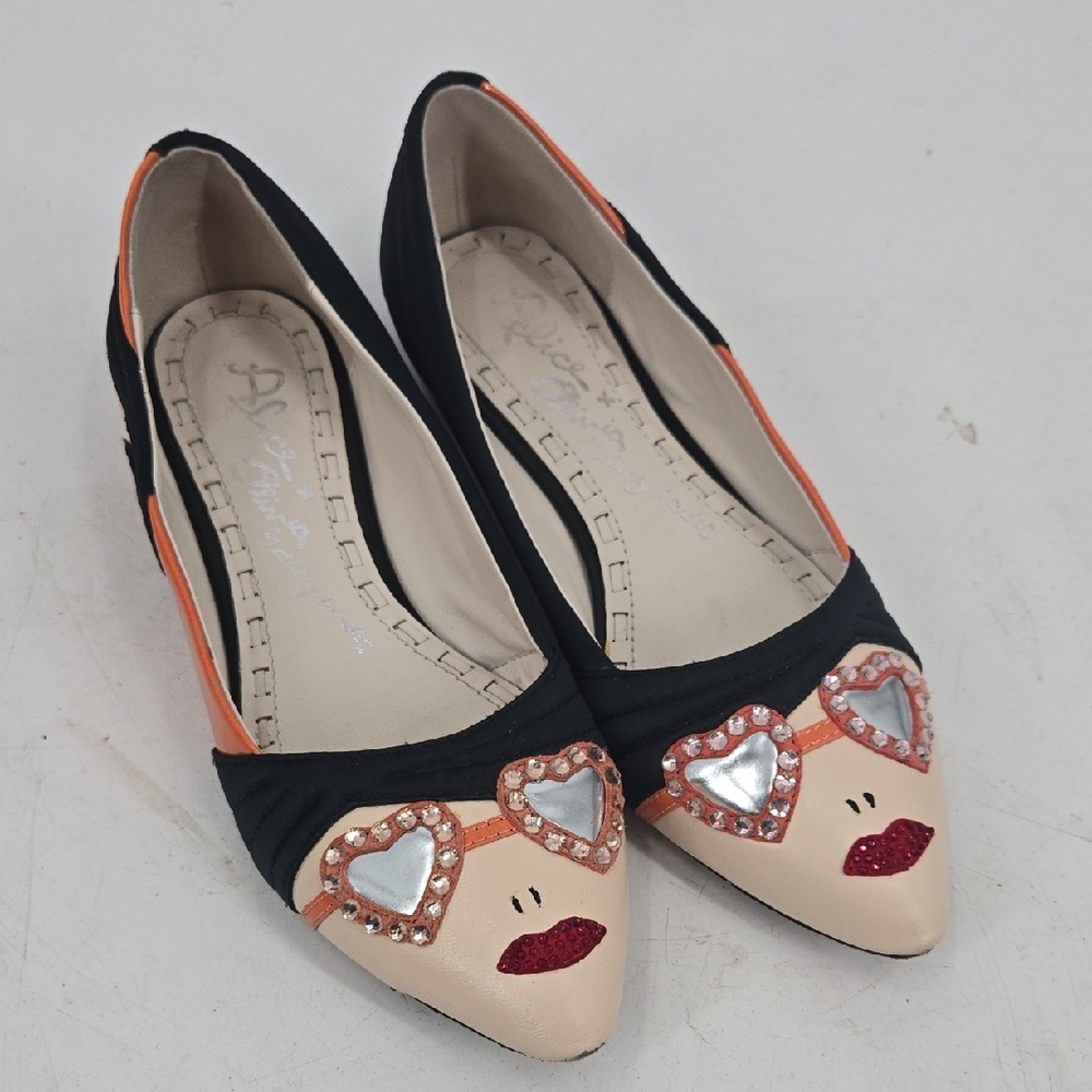 Alice + Olivia Black and Cream Flats with Face & Heart Accents Size 36.5 US 6.5